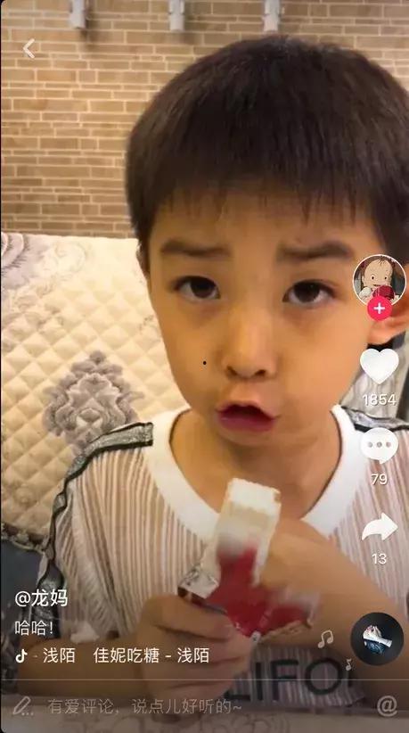 抖音吃瓜四个月婴儿