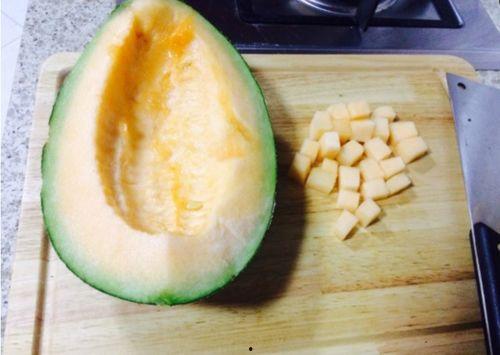 胖妞吃哈密瓜,甜蜜滋味与健康生活的完美邂逅